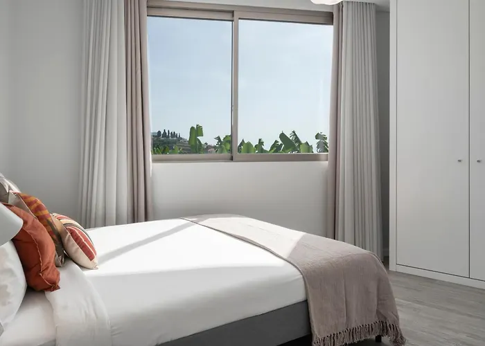 Vila Chu By An Island