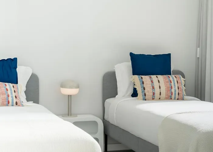 Vila Chu By An Island